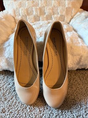 Sz 8 Wedge Heel Nude Patent Round-Toe